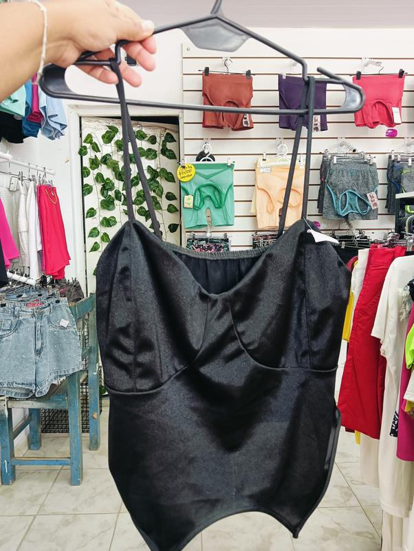 TOP CON UN SOLO HOMBRO ARGOLLA